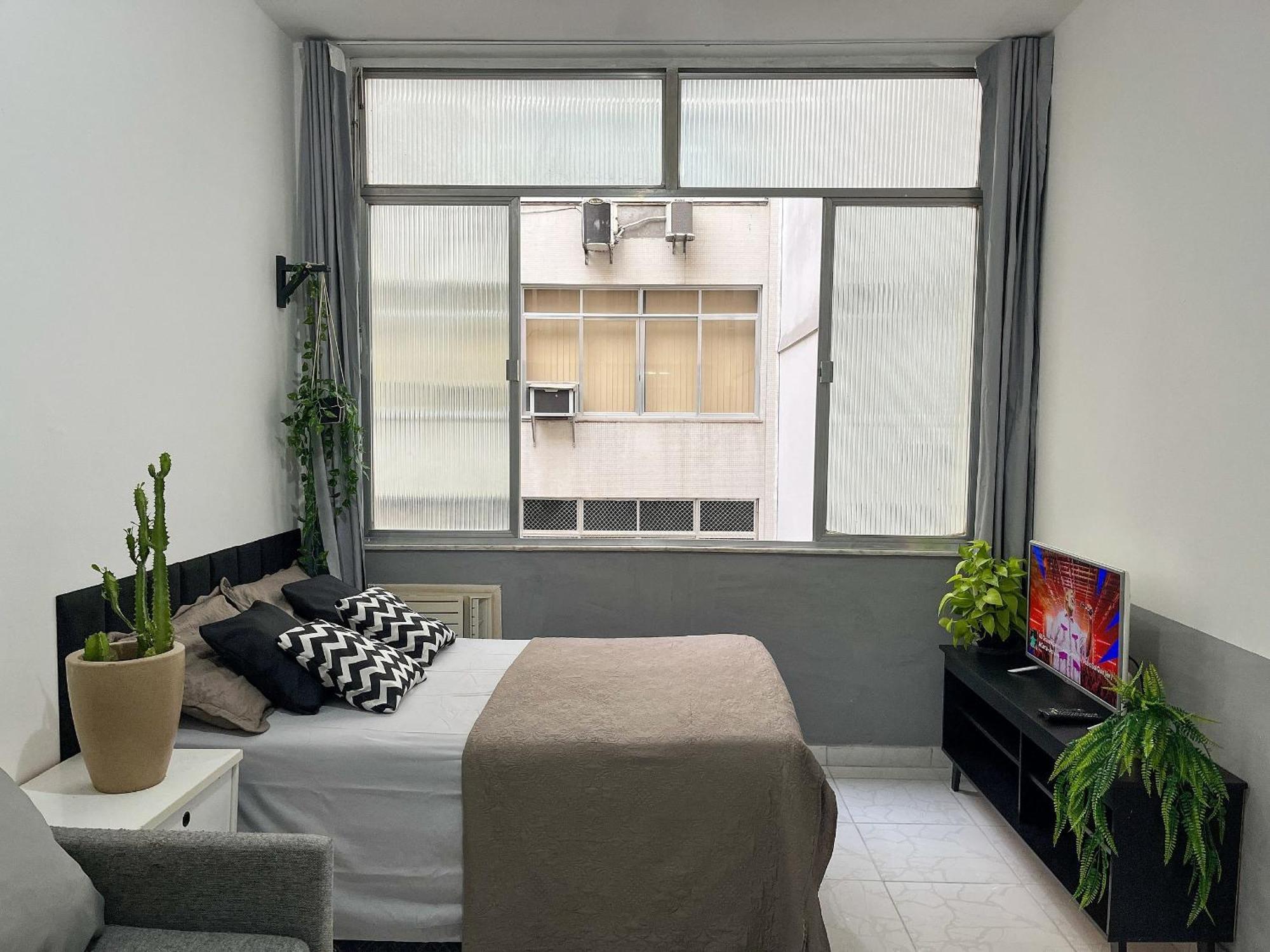 Em Copacabana A 1 Min Da Apartamento